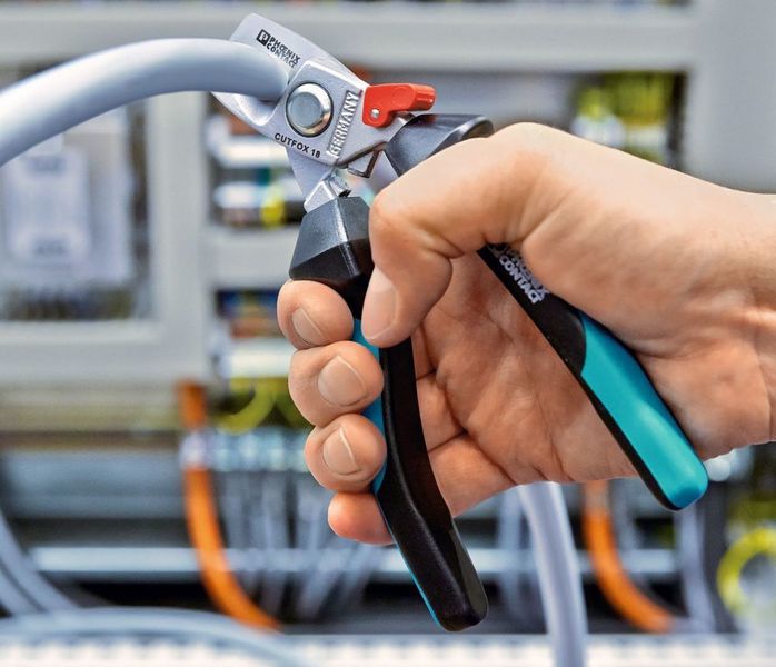 Ergonomisch, ermüdungsarm, sicher – bei der Entwicklung der Handwerkzeuge wurde auch an die Gesundheit gedacht. (Phoenix Contact)