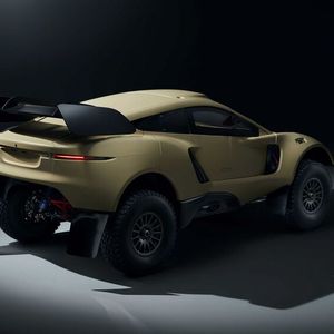 Gut 4,60 Meter ist der hochbeinige Prodrive Hunter lang. (Bild:  Prodrive)