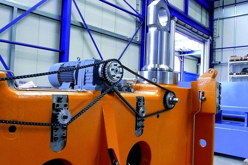 Bei den Kniehebelpressen mit Quick-Lift-System bleibt die bewährte Stößelkinematik erhalten; die Hubverstellung erfolgt durch frei programmierbare Servomotoren. Bild: Kuhn (Archiv: Vogel Business Media)