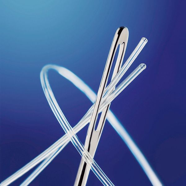 Raumedic zeigt, wie man Kundenideen in ausgereifte Kunststoffprodukte verwandelt: Das Unternehmen verarbeitet als Spezialist für thermoplastische Polymere und Silikone verschiedenste Materialien in medizinischer Qualität. Als Partner der internationalen Medizintechnik- und Pharmaindustrie entwickelt und fertigt der Polymerspezialist kundenspezifische Komponenten wie Schläuche, Katheter und Formteile sowie komplexe Baugruppen und Systeme für diagnostische und therapeutische Anwendungen. Für die klinischen Fachgebiete Neuromonitoring und Traumatologie stellt er hochpräzise Druckmesssysteme mit Mikrochiptechnologie her und leistet dadurch einen wesentlichen Beitrag zur sicheren Patientenversorgung auf der ganzen Welt. (Raumedic)