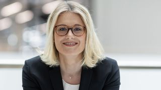 „Die deutsche Klebstoffindustrie verzeichnete 2023 deutschlandweit ein Umsatzminus von 4,2 Prozent“, so Dr. Kathrin Hein, neue Vorstandsvorsitzende des Industrieverbands Klebstoffe e.V. (IVK) (Bild: Henkel)