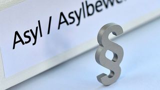 Infrastruktur und Verfahren für die frühzeitige, einheitliche Registrierung von Asyl- und Schutzsuchenden (nmann77 - stock.adobe.com)