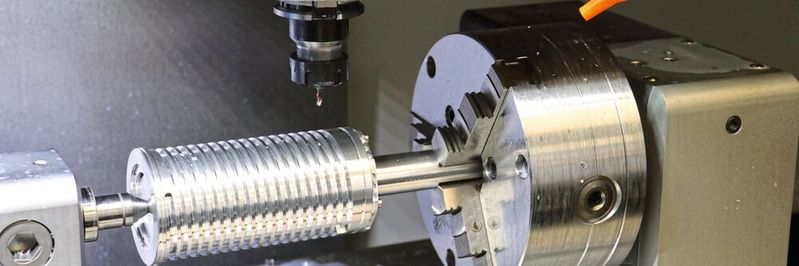 Der gewendelte Kühlkörper einer Motorspindel Spinogy X22 lässt sich mit der pL Lehmann-Achse EA-510 vierachsig interpolierend zerspanen. Der gewendelte Kühlkörper einer Motorspindel Spinogy X22 lässt sich mit der pL Lehmann-Achse EA-510 vierachsig interpolierend zerspanen.