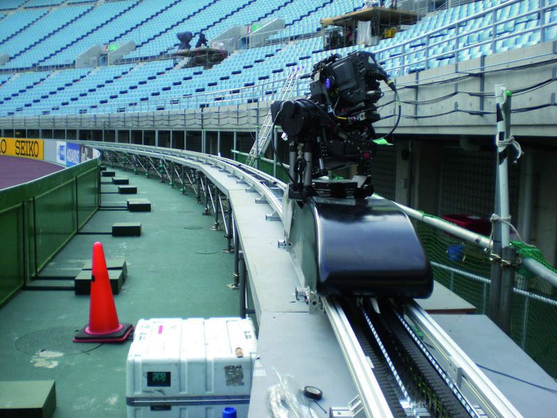 Der silberne „vector“ geht an Daniel Pfleger von Rail & Tracking Systems GmbH, Winnweiler.  Bei Geschwindigkeiten von 14 m/s, blitzschnellen Beschleunigungen und Temperaturen von oft 45 °C setzt das Unternehmen die leise igus-Energiekette „E6“ ein zur HD-TV-Übertragung bei Events. (Archiv: Vogel Business Media)
