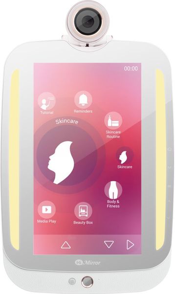 Mithilfe der in den 14 Zoll-Bildschirm (11 x 16,5 cm) integrierten Kamera analysiert der HiMirror Plus+ das Gesicht und entschlüsselt sämtliche Hautmerkmale, um Kosmetiktipps zu geben und geeignete Produkte und Marken zu empfehlen. (HiMirror)