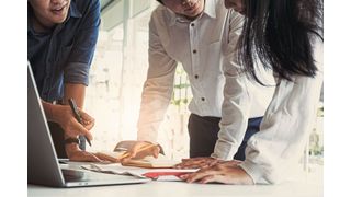 Längst suchen Abteilungen auch online nach geeignetem Fachpersonal, doch auch hier gilt es ein paar Dinge zu beachten – und zu vermeiden. (Bild: ©NicoElNino - stock.adobe.com)