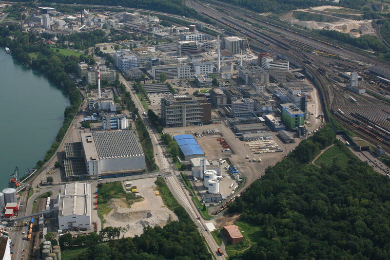 Die benachbarten Industrieparks in Muttenz bei Basel  (Industriepark Baselland)