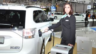 Kunden haben noch viele Fragen zu Elektroautos. Der Geraer Automarkt will sie beantworten (Archivbild). (Bild: Grimm/»kfz-betrieb«)