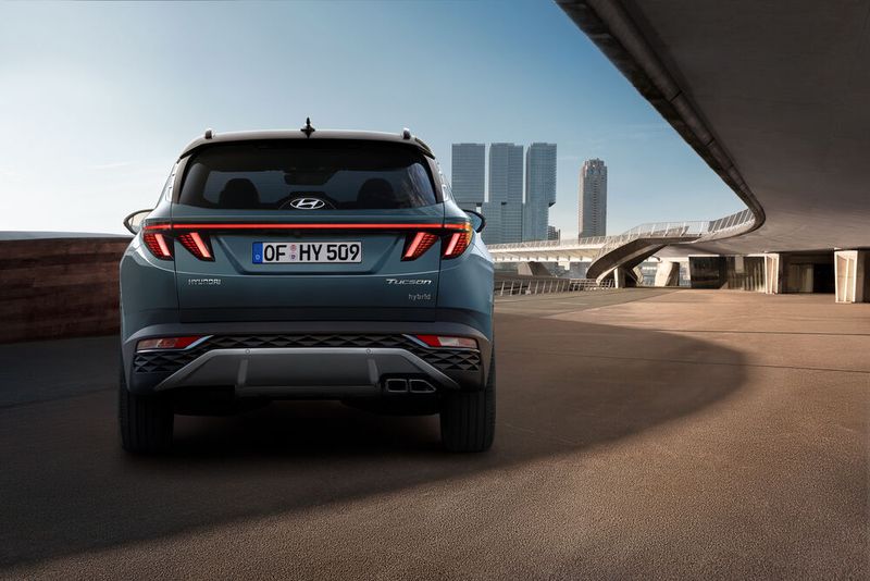 ... und die sehr eigenständige Lichtgrafik am Heck geben dem Tucson einen hohen Wiedererkennungswert. (Bild: Hyundai)