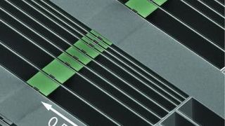 Das Bild zeigt den siliziumbasierten Sensor, grün eingefärbt ist die sogenannte proof mass zu sehen (Foto: Caltech/Martin Winger)