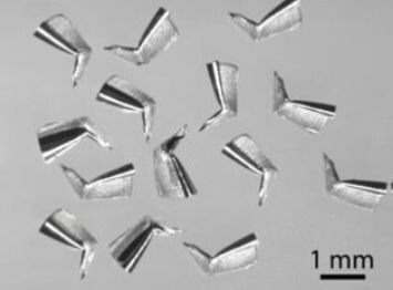 ... zu kontrolliertem Spanbruch und damit zu verbesserter Prozessstabilität beim Drehen und Bohren von Implantaten. (Bild: Maier Werkzeugmaschinen)