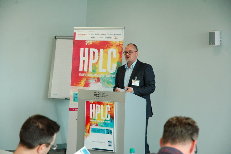 LP-Chefredakteur Marc Platthaus eröffnetete am 19. September den dritten Praxistag HPLC. (LABORPRAXIS)