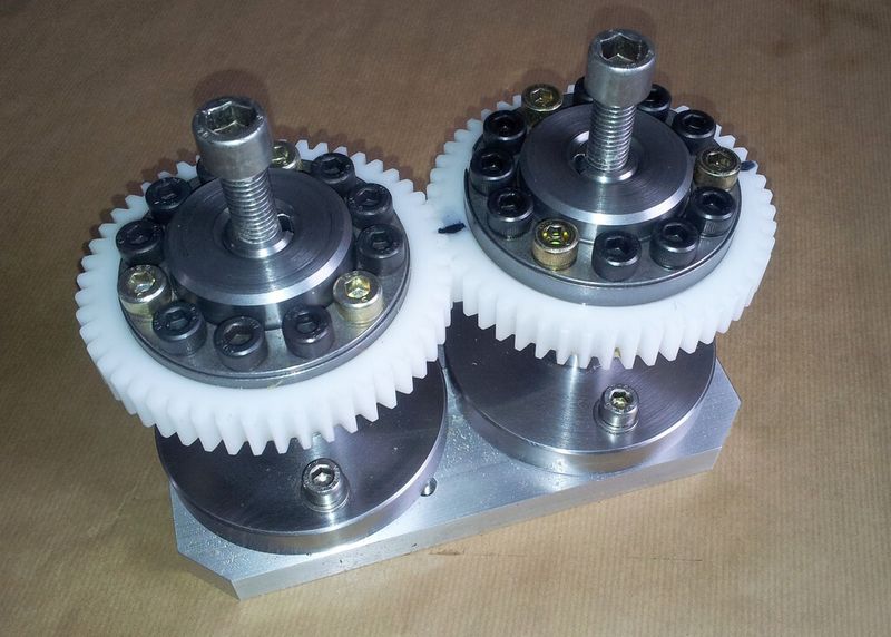 Kunststoff-Zahnräder konnten bei den Prototypen bis zu fast 2 mm gedehnt werden. (Maul Konstruktionen)