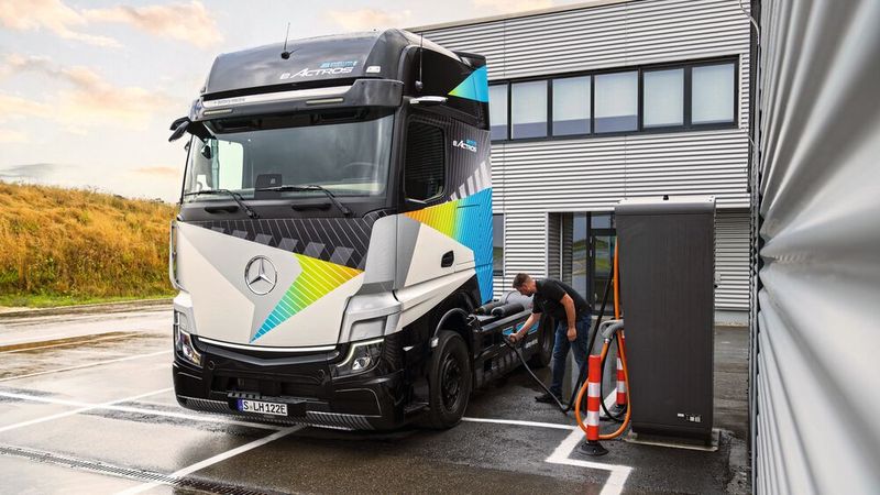 Die Reichweite soll 500 Kilometer erreichen, ausreichend für die meisten Anwendungen. (Bild: Daimler Truck)
