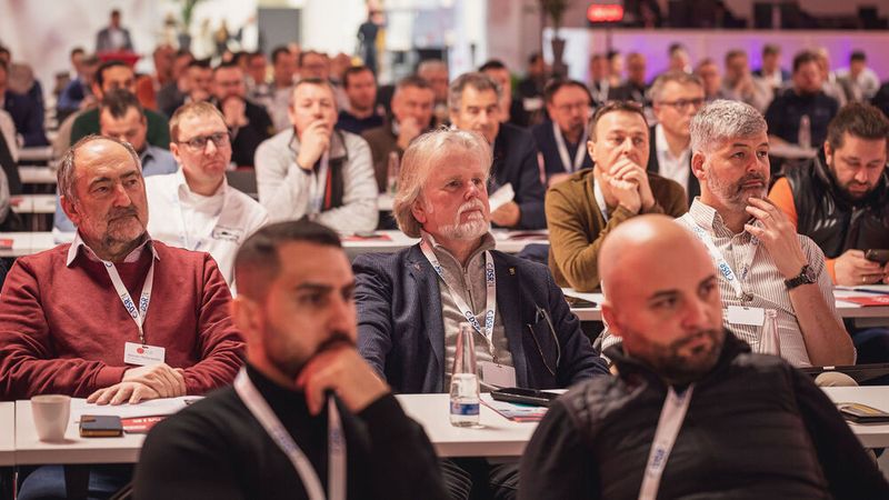 Autorechtaktuell und »F+K« hatten für die Teilnehmer... (Bild: Stefan Bausewein)