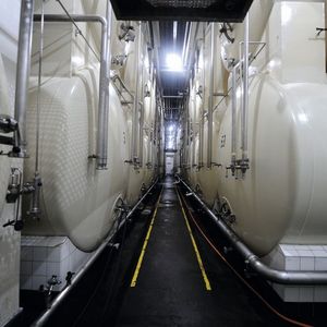 Sensoren von Keller messen in den Biertanks über den Druck den Füllstand sowie die Temperatur in den Biertanks vor Ort.