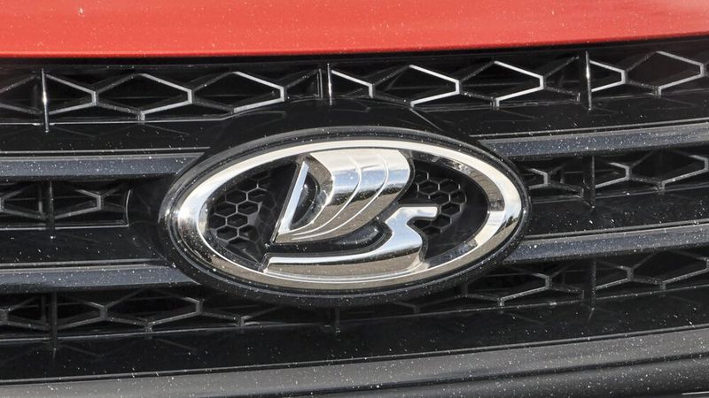 Lada-Fahrzeuge besitzen einen gewissen Kultstatus. Seit längerem ist ein geordneter Import der Fahrzeuge nicht mehr möglich. Als Konsequenz ist der Importeur nun am Ende.(Bild:  Grimm – VCG)