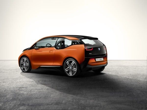 Das BMW i3 Concept Coupé ist das erste vollständig vernetzte Elektrofahrzeug der Welt (BMW Group)