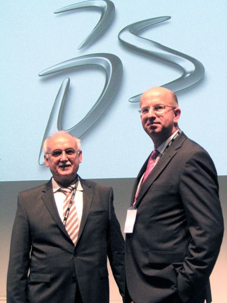 Dr. Jürgen Lauscher, Technical Account Manager (rechts), und Norbert Sauter, Technical Sales Manager bei Dassault Systèmes, stellten im Rahmen des Workshops die erweiterten Möglichkeiten von V6-NC-Machining vor.  (Bild: Kraus)