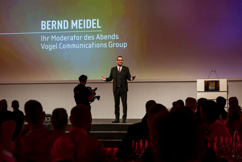 Bernd Meidel, Publisher des Vogel-Magazins Next Industry, führte als Moderator durch den Abend. (Stefan Bausewein)