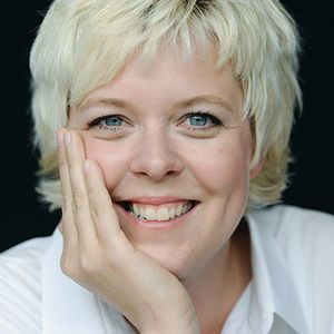 Dr. Kathrin Heckner, Leiterin Personalentwicklung und Ausbildung bei Wittenstein: „Schon bestehende Berufe, wie beispielsweise der Produktionstechnologe, müssen wesentlich intensiver ausgebildet werden. Andere Berufsbilder wieder, etwa der Mechatroniker, müssen überarbeitet und vor allem mit IT-Themen angereichert werden.“(Bild:  Wittenstein)