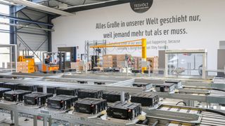 Inside Tesvolt: die Fertigungslinie für gewerbliche Batteriespeichersysteme.  (Tesvolt)
