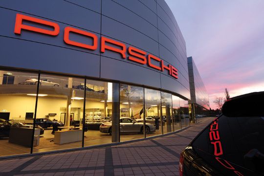 Das Düsseldorfer Porsche-Zentrum der Gottfried Schultz-Gruppe. (Archiv: Vogel Business Media)