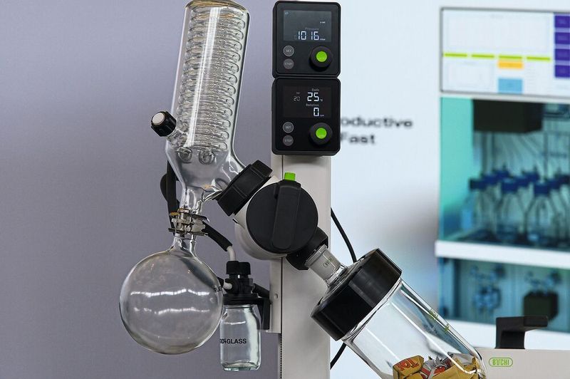 Klassiker wie Rotationsverdampfer sind natürlich auch dabei und können genaustens inspiziert werden.    Mehr Infos zu den kommenden LAB-SUPPLY-Messen finden Sie auf www.lab-supply.info (Bild: Stefan Stark)