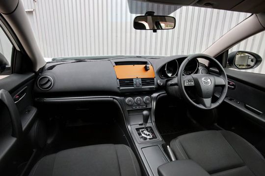 In der Erprobungsphase wird vorerst von rechts gesteuert. (Archiv: Vogel Business Media)