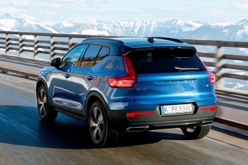 Die Kofferraumklappe lässt sich elektrisch öffnen. Das Kofferraumvolumen liegt mit 460 Litern im Durchschnitt. (Volvo)