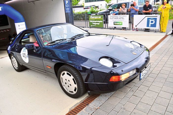 Inspirationsquelle für andere Designer: Claus und Steffen Oehler im Porsche 928 (1987). (Zietz/»kfz-betrieb«)