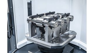Der flexible Heller-Rundspeicher kann sowohl 630 Millimeter x 630 Millimeter als auch 800 Millimeter x 800 Millimeter große Paletten lagern und verarbeiten – sogar im Mischbetrieb. Das macht die gesamte Fertigungsanlage besonders flexibel. (Bild: Heller)