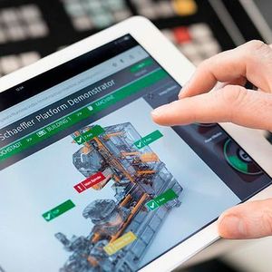 Mit der Maschine 4.0 beschreitet Schaeffler einen durchgängigen Weg in Richtung einer digitalisierten Produktion. Auf seinem Messestand zeigt Schaeffler, wie die erhobenen Daten sowohl lokal als auch in einer Schaeffler-Cloud ausgewertet werden. Die von Schaeffler und DMG Mori entwickelte Auswerte- und Analyse-Plattform verbindet "historische" Maschinendaten und  aktuelle Produktionsparameter und nutzt diese zur Vorhersage zukünftiger Maschinenzustände.