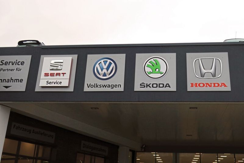 Eine gewisse Nähe zu den Marken besteht gleichwohl über diverse Serviceverträge. (Grimm/»kfz-betrieb«)