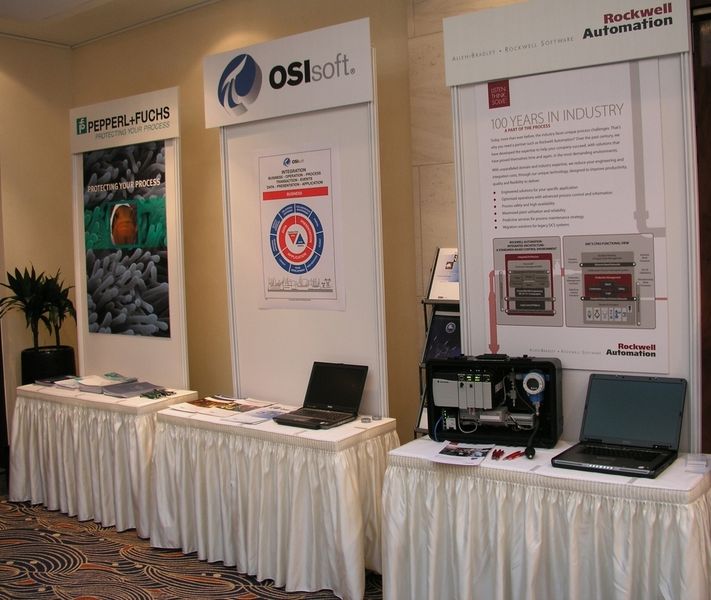 An Informationsständen präsentierten namhafte Unternehmen der Automatisierungsbranche aktuelle Lösungen. (Archiv: Vogel Business Media)
