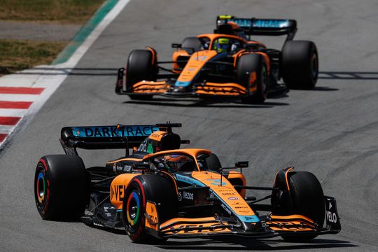 The need for speed! Neue Vorgaben in der Formel-1 erfordern ein Umdenken bei der Herstellung von Rennwagenteilen. McLaren vertraut nun auf 3D-Stereolithographiedrucker der Serie Neo800 von Stratasys, mit denen auch große Komponenten exakt gertigt werden können. The need for speed! Neue Vorgaben in der Formel-1 erfordern ein Umdenken bei der Herstellung von Rennwagenteilen. McLaren vertraut nun auf 3D-Stereolithographiedrucker der Serie Neo800 von Stratasys, mit denen auch große Komponenten exakt gertigt werden können.