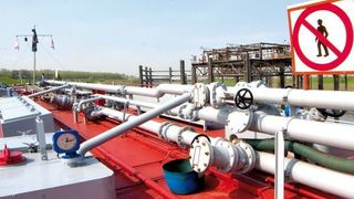 Am Rhein-Lippe-Hafen erwarten die Recyclingprofis der KS Recycling GmbH die größten Schiffe, die den Rhein passieren können. Bild: EAW (Archiv: Vogel Business Media)