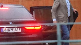 Bundesverkehrsminister Andreas Scheuer (CSU) erwartet von den Autoherstellern, dass sie die Kosten für die Nachrüstung übernehmen. (Britta Pedersen)