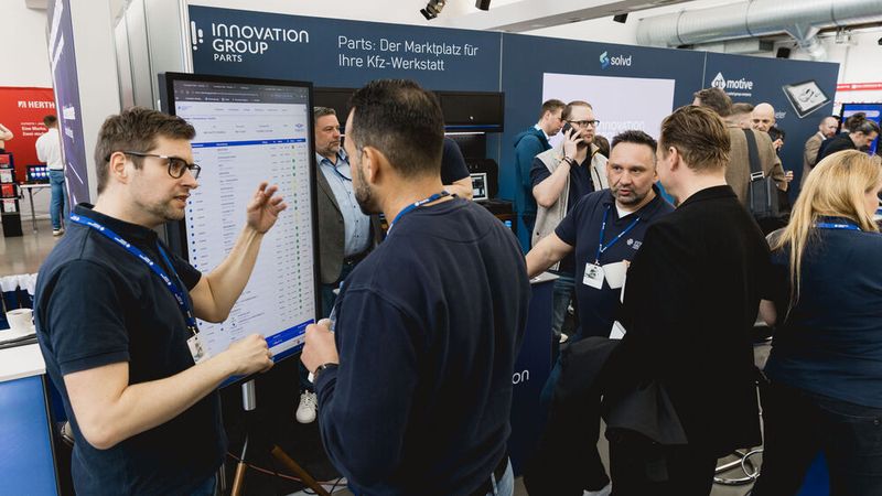 Rotes Tuch für zahlreiche K&L-Betriebe: Die Innovation Group infomierte Interessierte über ihre Leistungen und Hardware-Angebote. (Bild: Stefan Bausewein)