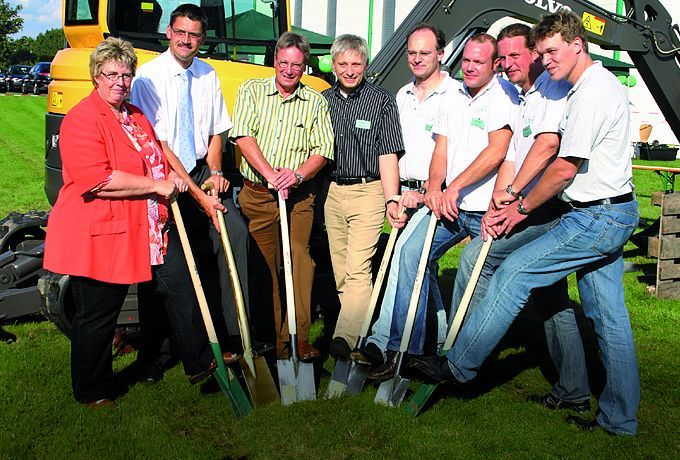 2007 wurde das Dienstleistungs- und Logistikgebäudes auf 3.200 qm ausgebaut. (IT-Haus)