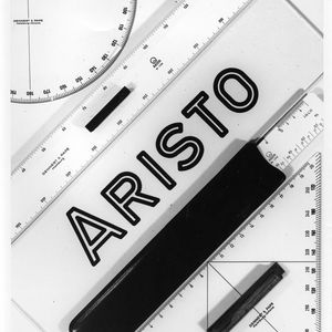 Hilfsmittel für Schüler, Studenten und Ingenieure: Zeichengeräte von Dennert und Pape ARISTO.  Bild: Museum der Arbeit