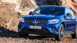 Das neue Mercedes GLC Coupé folgt auf den großen Bruder GLE Coupé und will in der kleineren Klasse dem BMW X4 Marktanteile abnehmen. (Foto: Daimler)