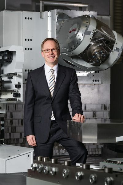 „Erkennbar ist ein Trend zu komplexeren und größeren Werkstücken, die häufig Fünf-Achs- Bearbeitung sowie Verfahrensintegration erfordern”, sagt Dr. Georg Hanrath, Mitglied der Konzernleitung der Starrag Group und dort Leiter Operations. (Bild: Starrag Group)