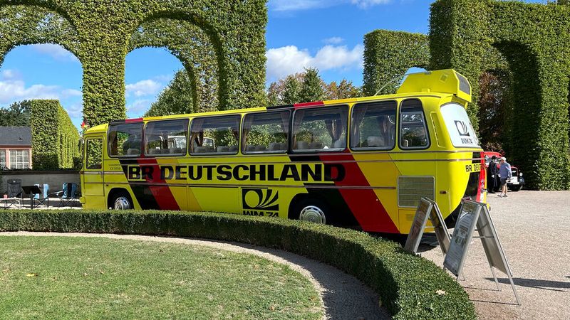 Den Bus der deutschen Fußball-Nationalmannschaft von 1974 präsentierte Mercedes-Benz Trucks Classic in Schwetzingen. (Bild: Peter Diehl)