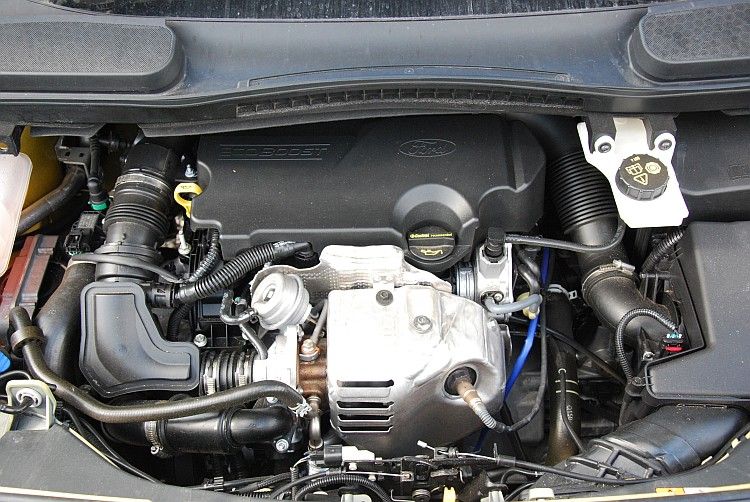 Der kleine Dreizylinder-Benziner schiebt den Connect in den unteren Gängen lebendig an, will aber gedreht werden. (Foto: Rosenow)