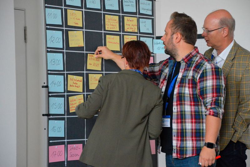 Das Besondere am Veranstaltungsformat ist, dass die Teilnehmer die Themenagenda selbst setzen – und zwar am Veranstaltungstag. (Achter / »kfz-betrieb«)