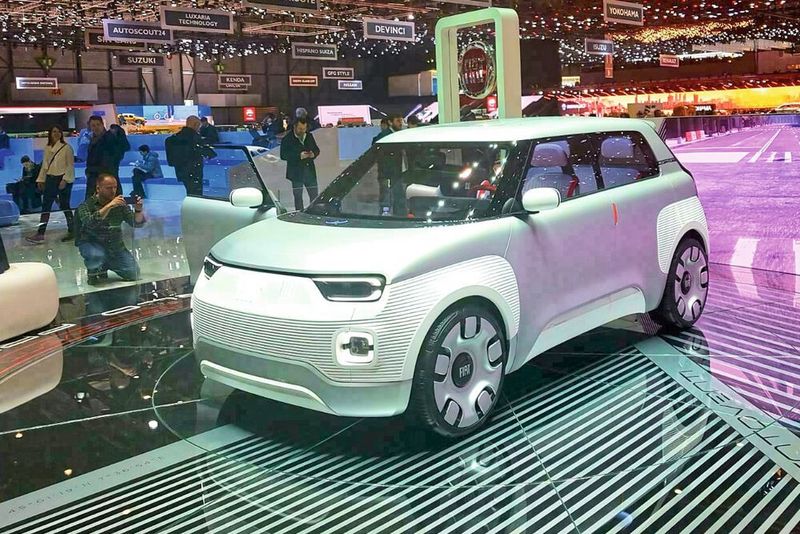 Bei Fiat geht es etwas kleiner zu mit der Studie Centoventi – die allerdings voll auf E-Mobilität setzt. (Mauritz/»kfz-betrieb«)