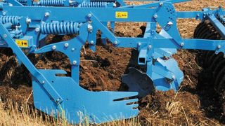 Durch die schmierfreien Kunststoffgleitlager von Igus im Überlastelement des Karat 9 von Lemken kann auf eine nachträgliche Schmierung komplett verzichtet werden. (Lemken)