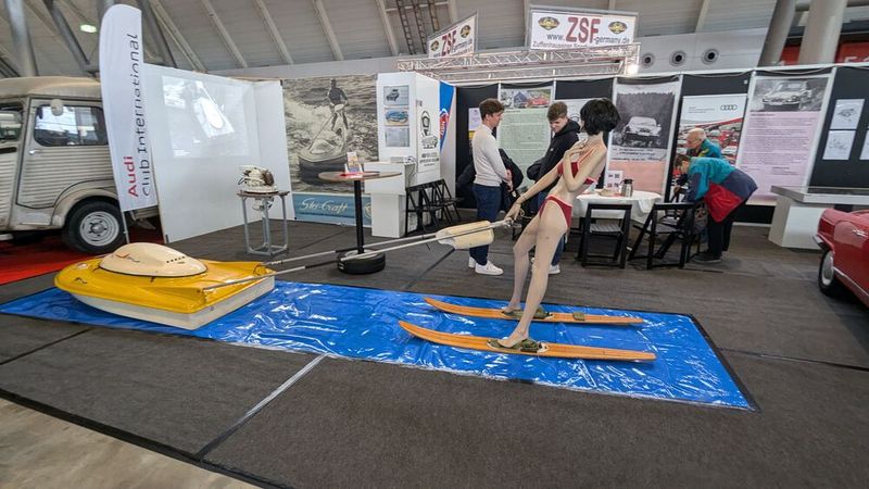 In den Sechzigern und Siebzigern gab’s fast nichts, dem man nicht einen Wankelmotor verpasste, bzw. auf dessen Basis man gleich Neues kreierte. So etwas wie den „Sky craft“, ein selbststeuerbares unbemanntes Wasserski-Schleppboot. Ausgestattet mit einem 150-ccm-NSU- Wankelmotor mit 24 PS, wurde es von 1962 bis 1968 gebaut. (Bild: Dominsky – VCG)