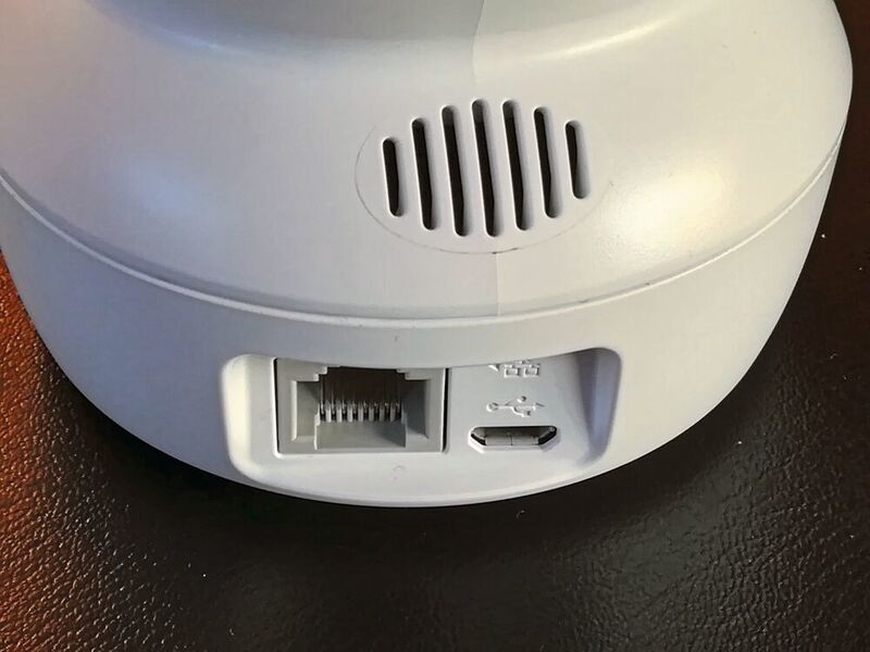 Der Anschluss zur Spannungsversorgung und der Ethernet-Anschluss zur  Datenübertragung befinden sich an der Rückseite des Gerätes. (Schäfer)